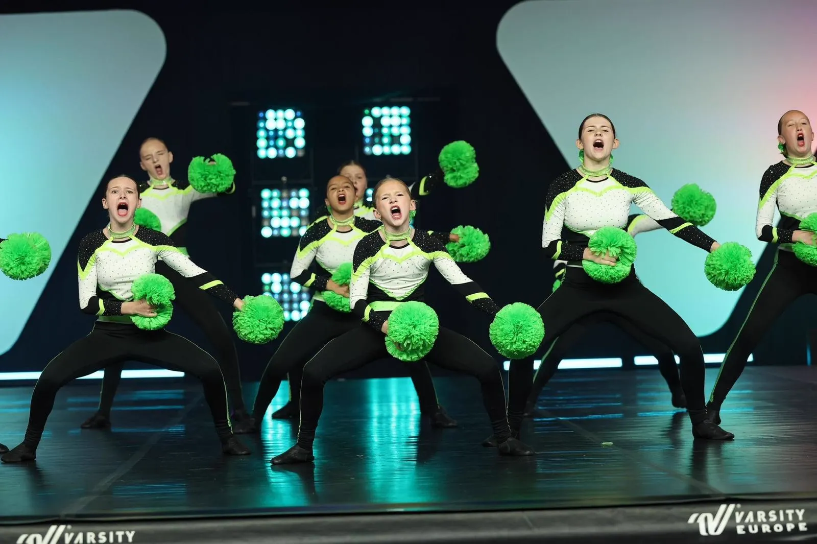 Pom Dance photo 3